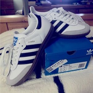 Brand New in Box w/Tags Adidas Samba OG Shoes. Size US 4 (Women’s size 6)